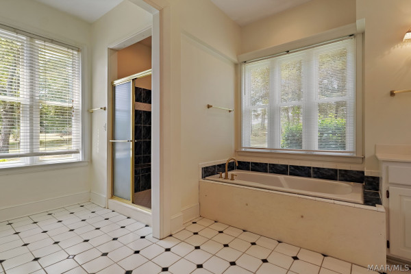 899 LEXINGTON Lane