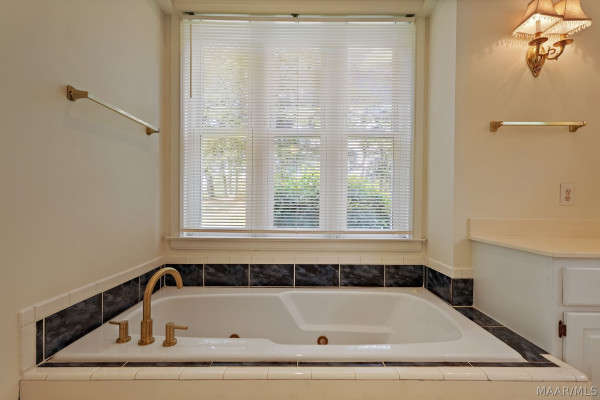 899 LEXINGTON Lane
