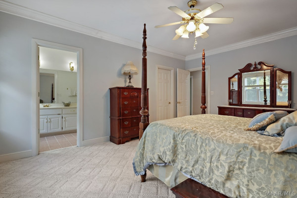 899 LEXINGTON Lane
