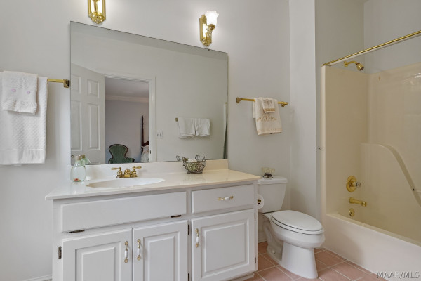 899 LEXINGTON Lane