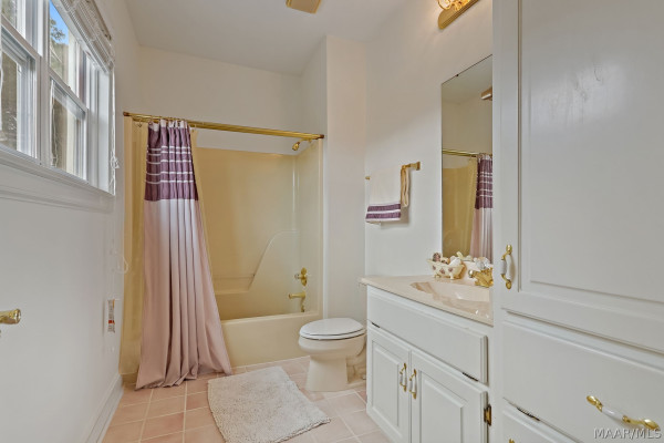 899 LEXINGTON Lane