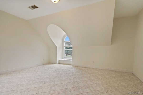 899 LEXINGTON Lane