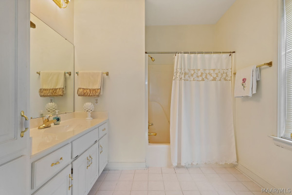 899 LEXINGTON Lane