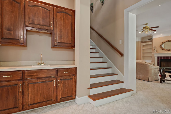 899 LEXINGTON Lane