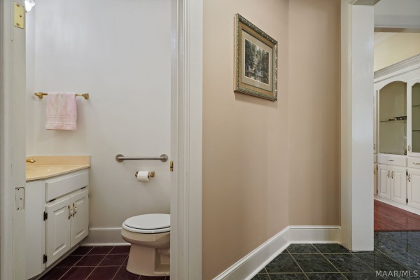 899 LEXINGTON Lane