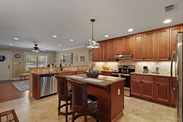 2811 Highway 14 Highway W
