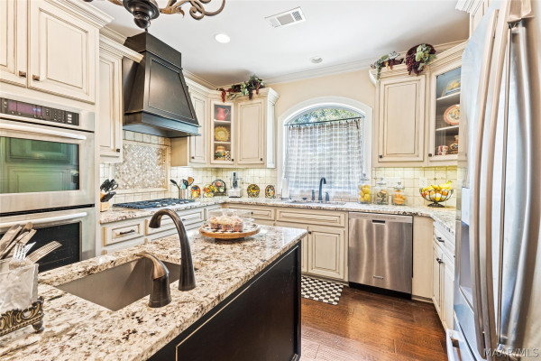 190 Forest Cove