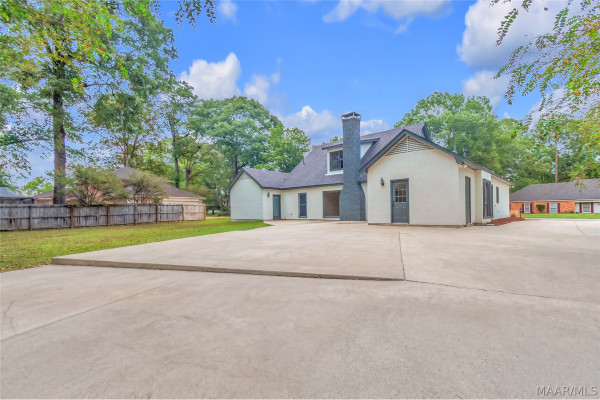 405 Apache Court