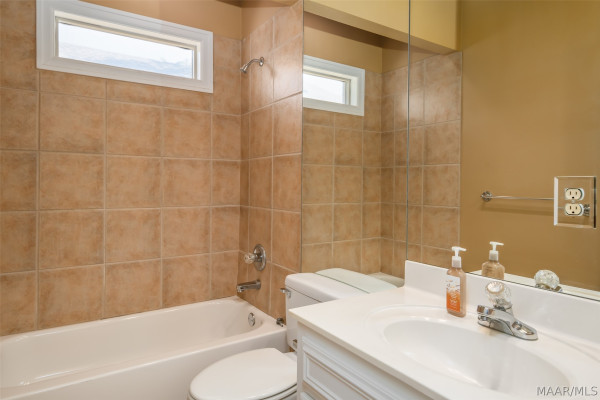 2718 IVY Chase Loop