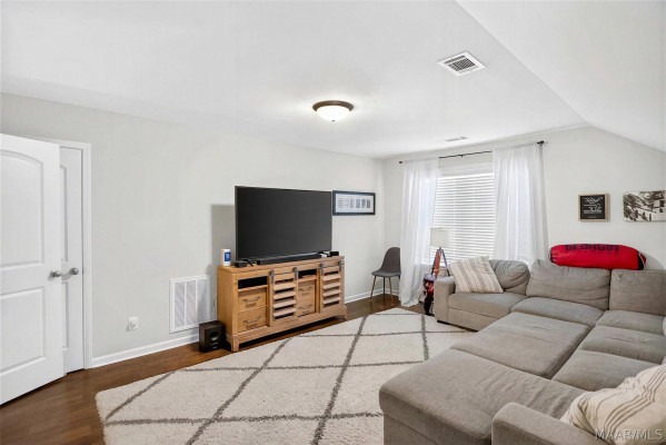 9896 Bluestone Circle