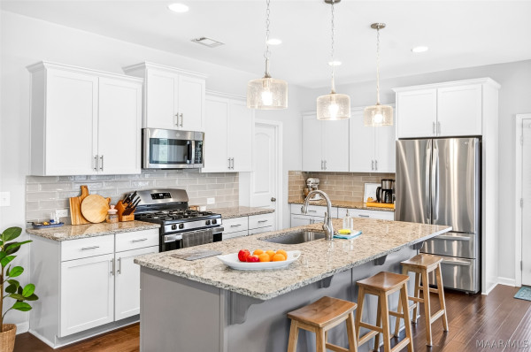 9896 Bluestone Circle