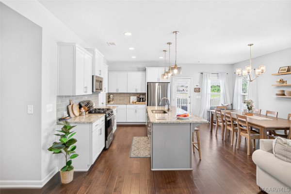 9896 Bluestone Circle