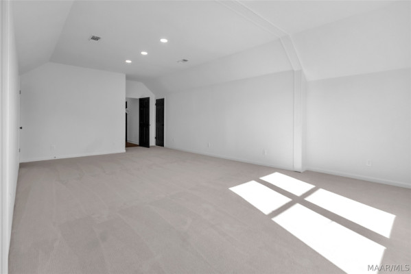 89 Oak Leaf Court