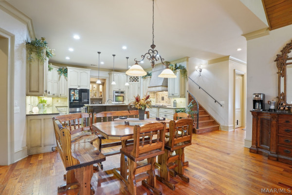 7532 Lakeridge Drive