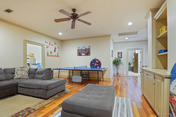 7532 Lakeridge Drive