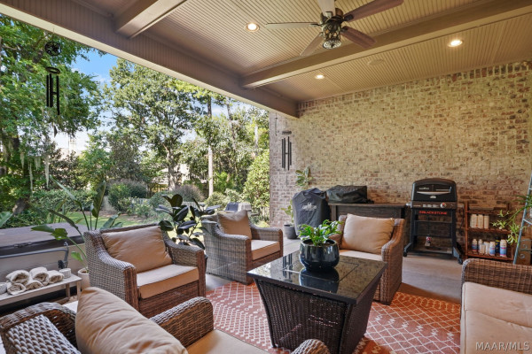 7532 Lakeridge Drive