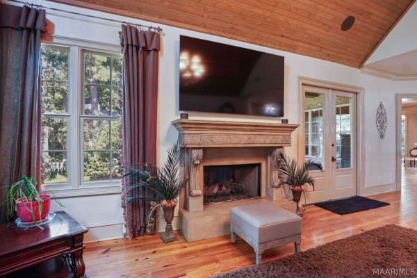 7532 Lakeridge Drive