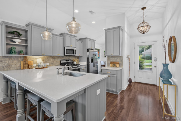 9134 WHITE POPLAR Circle