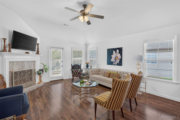 9134 WHITE POPLAR Circle