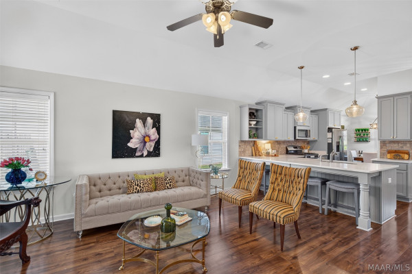 9134 WHITE POPLAR Circle
