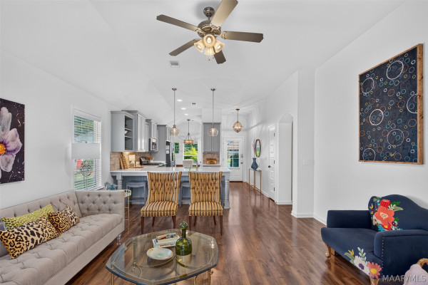 9134 WHITE POPLAR Circle