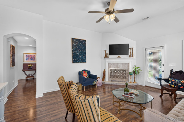 9134 WHITE POPLAR Circle