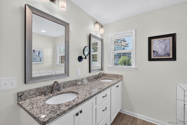 9134 WHITE POPLAR Circle