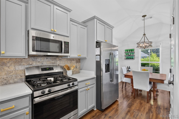 9134 WHITE POPLAR Circle