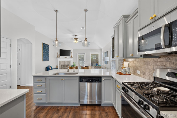 9134 WHITE POPLAR Circle
