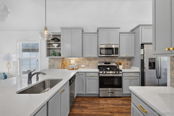 9134 WHITE POPLAR Circle