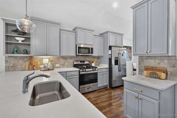 9134 WHITE POPLAR Circle
