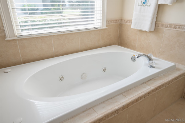 9806 Mid Pines Court