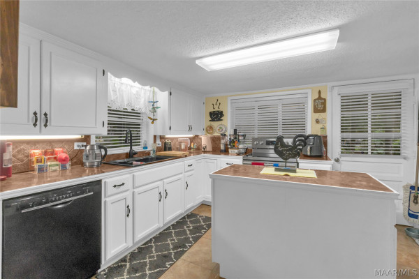 3932 Sunset Drive