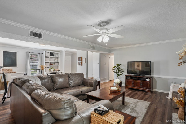 2331 N Cobb Loop