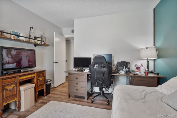 2331 N Cobb Loop