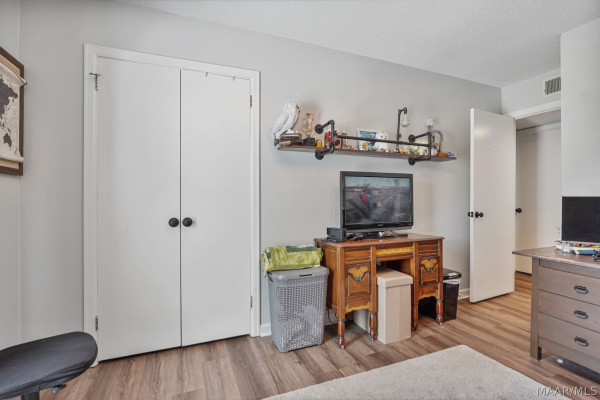 2331 N Cobb Loop