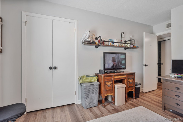 2331 N Cobb Loop