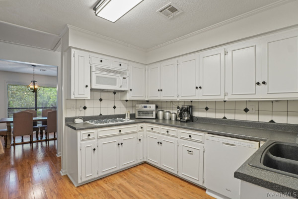 166 LEDYARD Drive