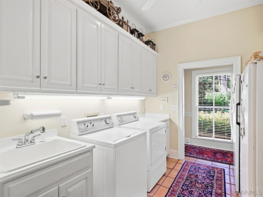 3201 Colline Close