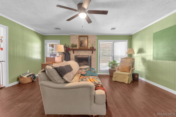 1527 PINERIDGE Court