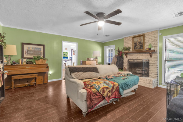 1527 PINERIDGE Court