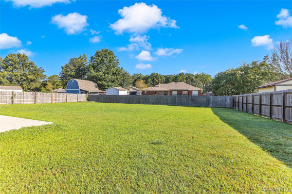 586 INGLESIDE Way