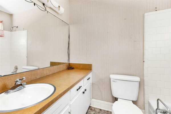 1237 Woodhill Court