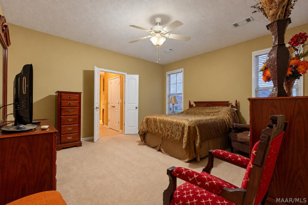 4255 Abbotts Walk