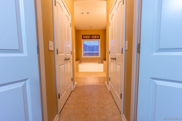4255 Abbotts Walk