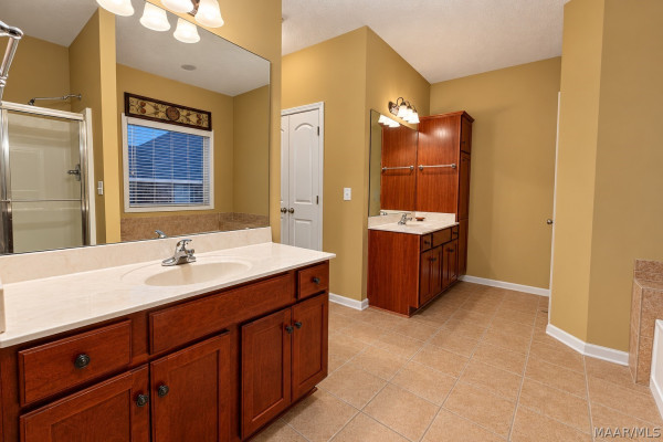 4255 Abbotts Walk