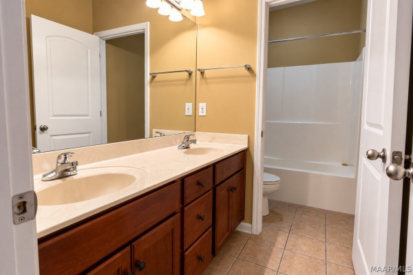 4255 Abbotts Walk