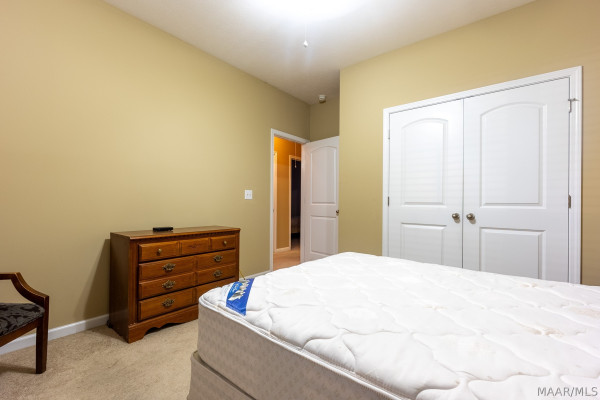 4255 Abbotts Walk
