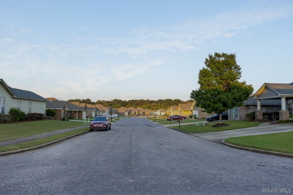 4255 Abbotts Walk