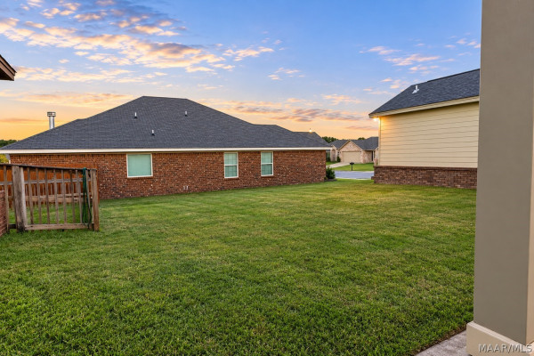 4255 Abbotts Walk
